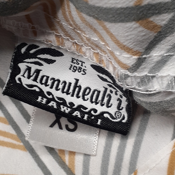 Manuhealii Leihulu print cold shoulder tie blouse - Picture 2 of 6